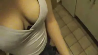 Hot MILF tahu bagaimana menangani ayam dan bokep jepang mom n son membuat mereka minum